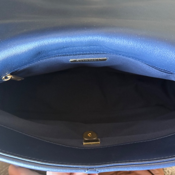 Chanel 19 Large Lambskin Flapbag in Bleu Marine - Picture 12 of 13